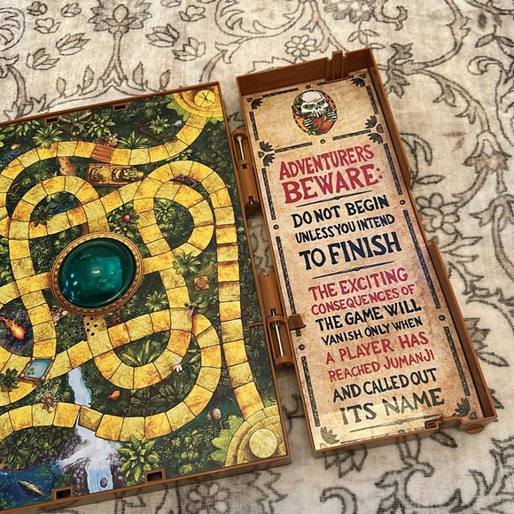 Collectors edition of Jumanji! New condition, lights up with sounds! - Picture 6 of 11